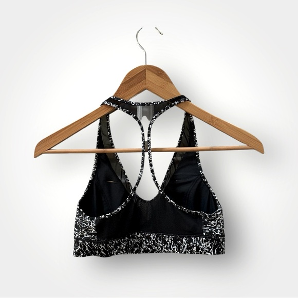 Women’s Lululemon Black and White Mesh Sports Bra! Size 6! - Picture 6 of 6